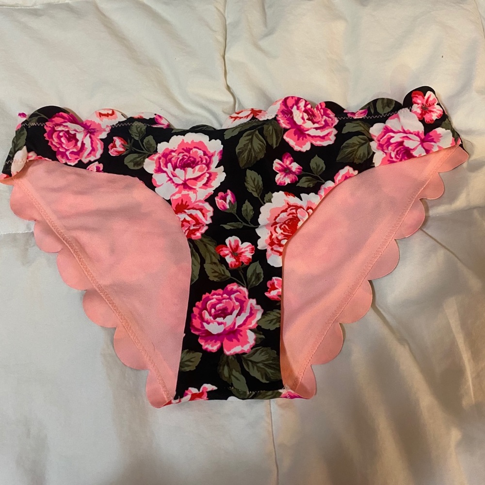 Scalloped Bikini Bottoms!
